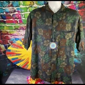 World Island Travel Gear Hawaiian Aloha Lounge Beach Button Shirt Men’s M NWT.